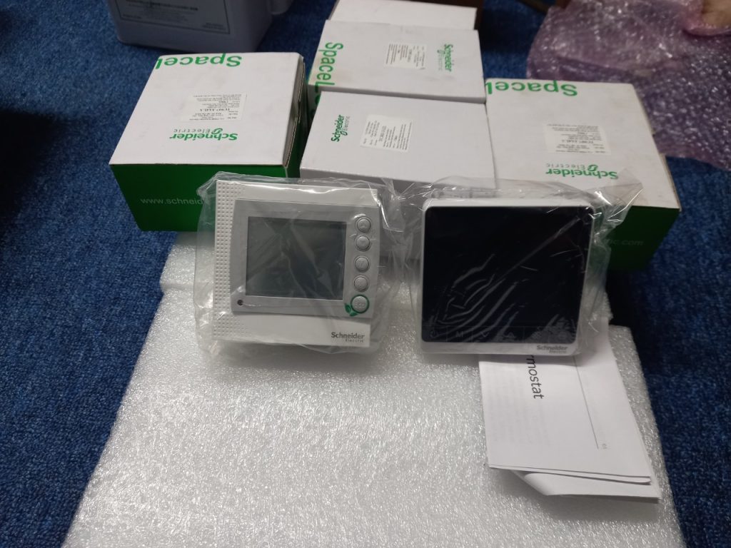 Điều khiển Dàn lạnh FCU cho dàn lạnh nước chiller, loại phím bấm và cảm ứng